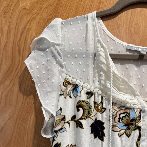 Daniel Rainn Navy/Cream Button Down Women's Top - Picture 3 of 4